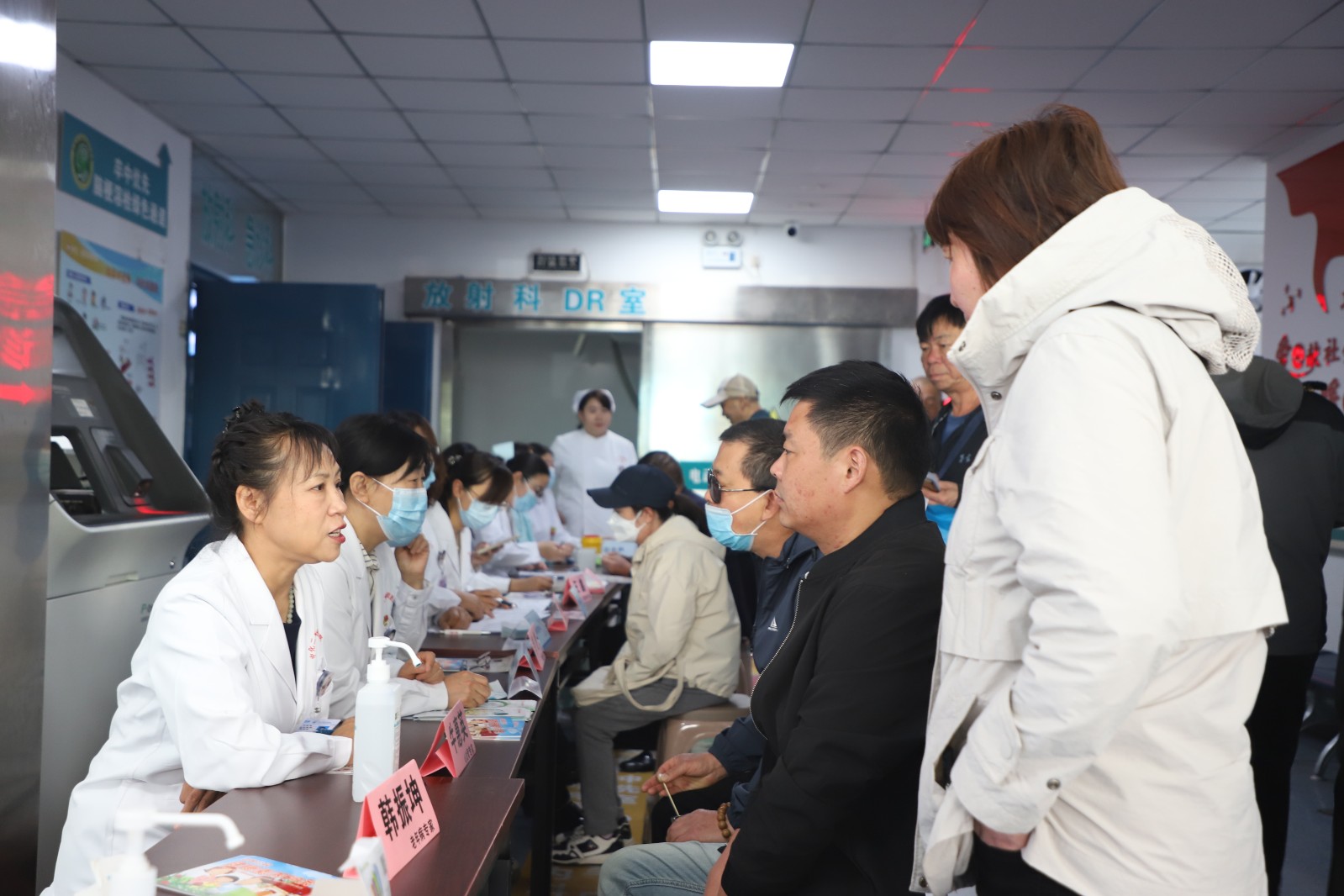 5.11中化二建集团医院 多学科联合义诊.JPG