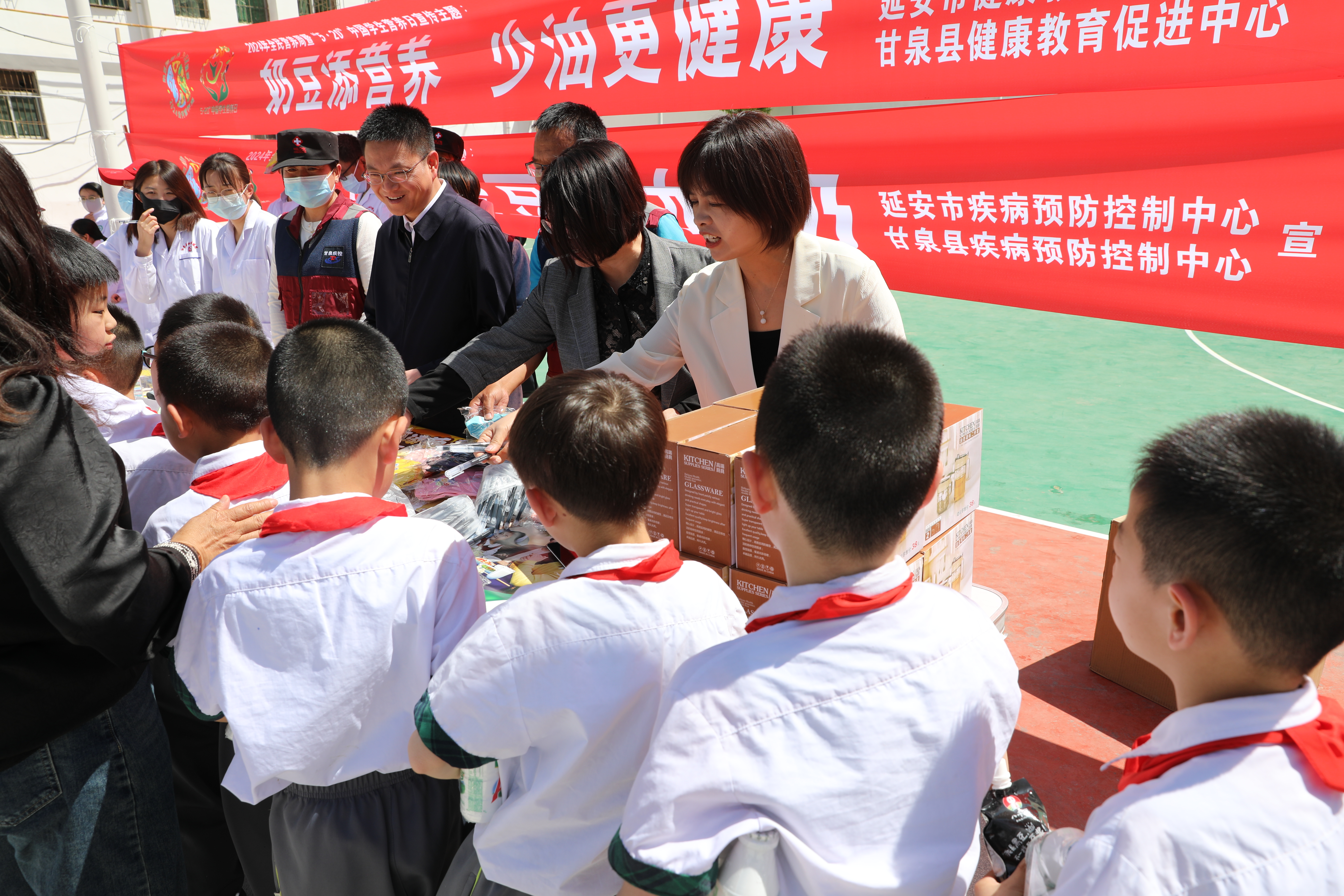 延安市疾控中心+进校园开展“5.20”中国学生营养日宣传活动.jpg
