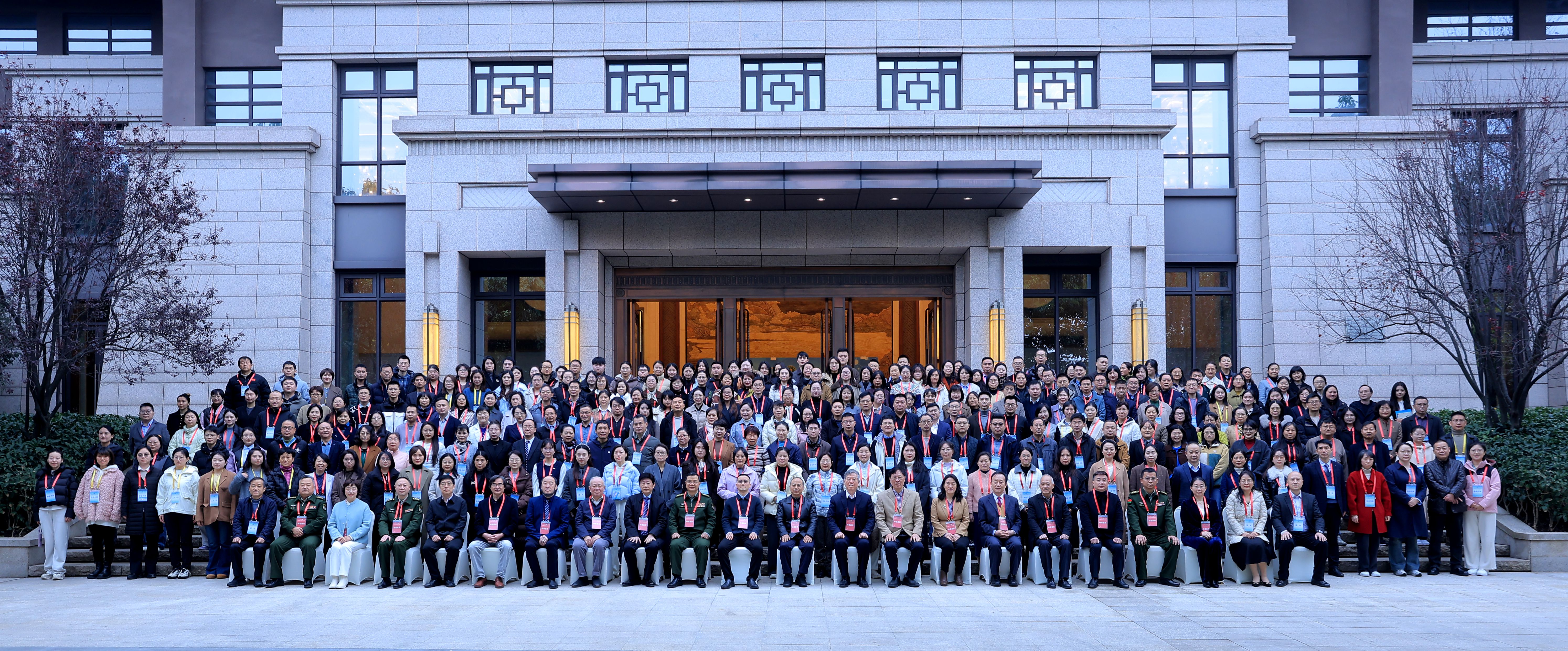 合影1.jpg 合影1.jpg