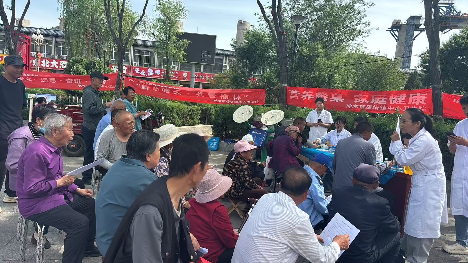 店塔镇卫生院丨在店塔广场义诊义宣.jpg