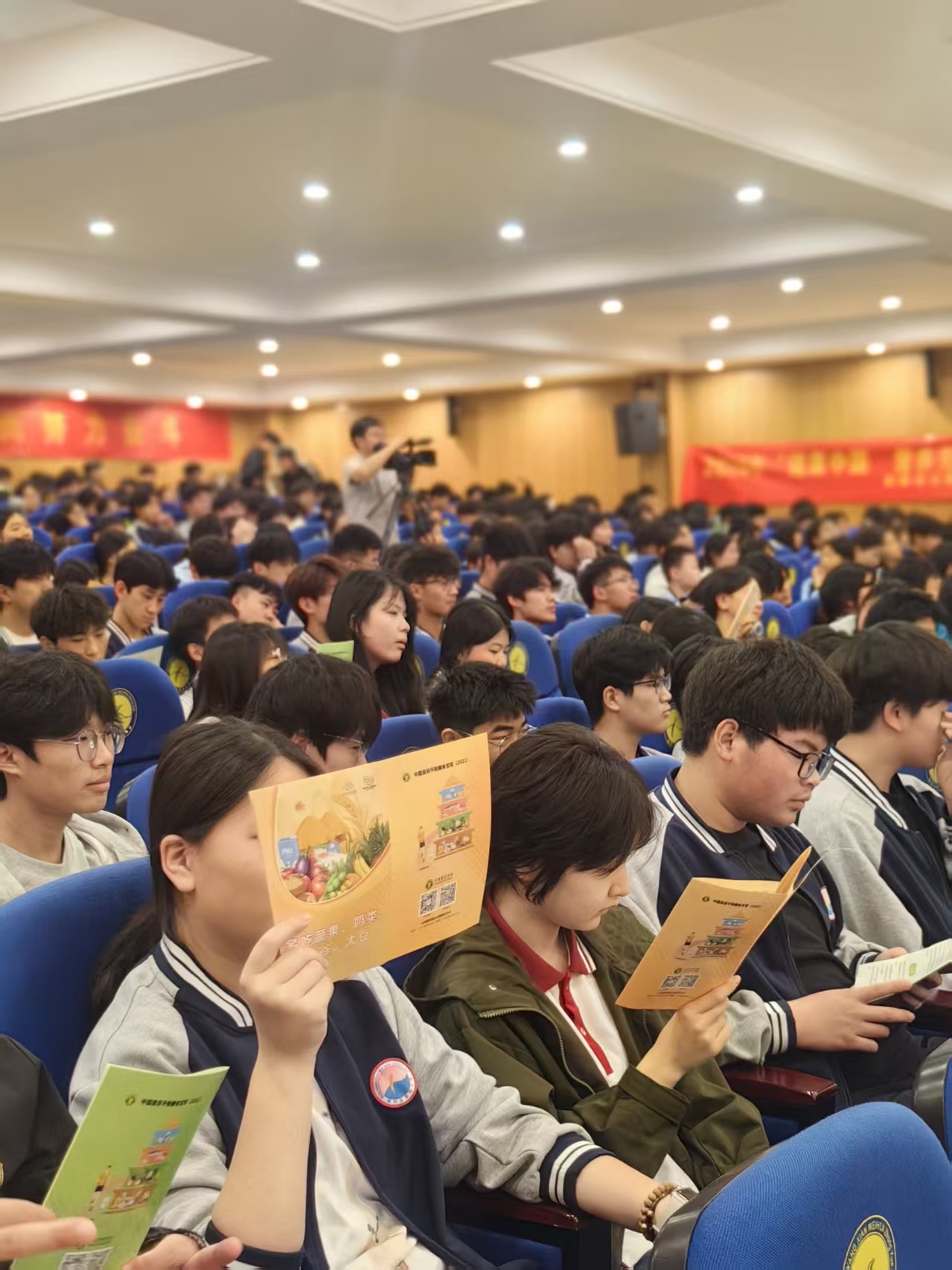 2026.5.20涡阳疾控进蔚华中学宣传2.jpg