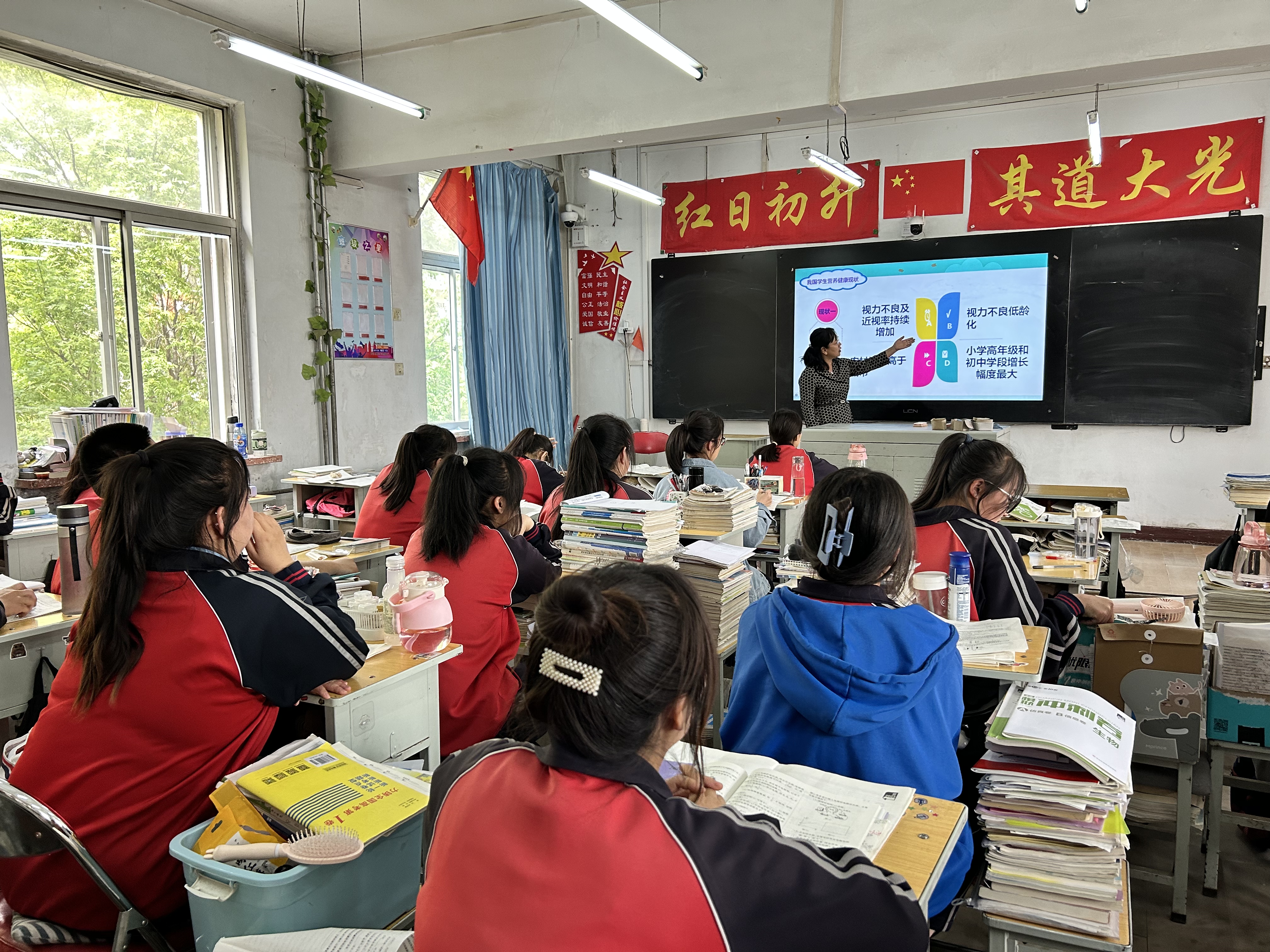 5月24日土左旗疾控中心开展“5.20”学生营养日主题健康讲座进校园活动，呼市疾控中心主任技师杭静主讲.jpg