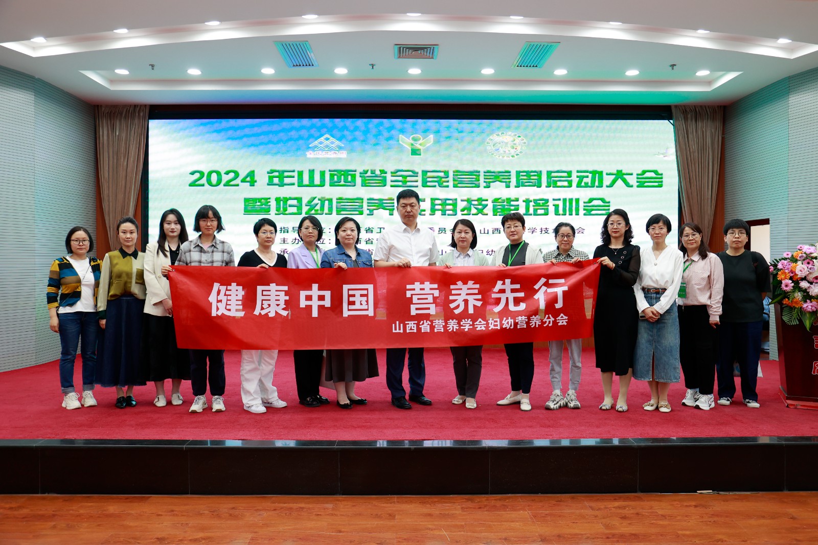 参加全民营养周活动.jpg