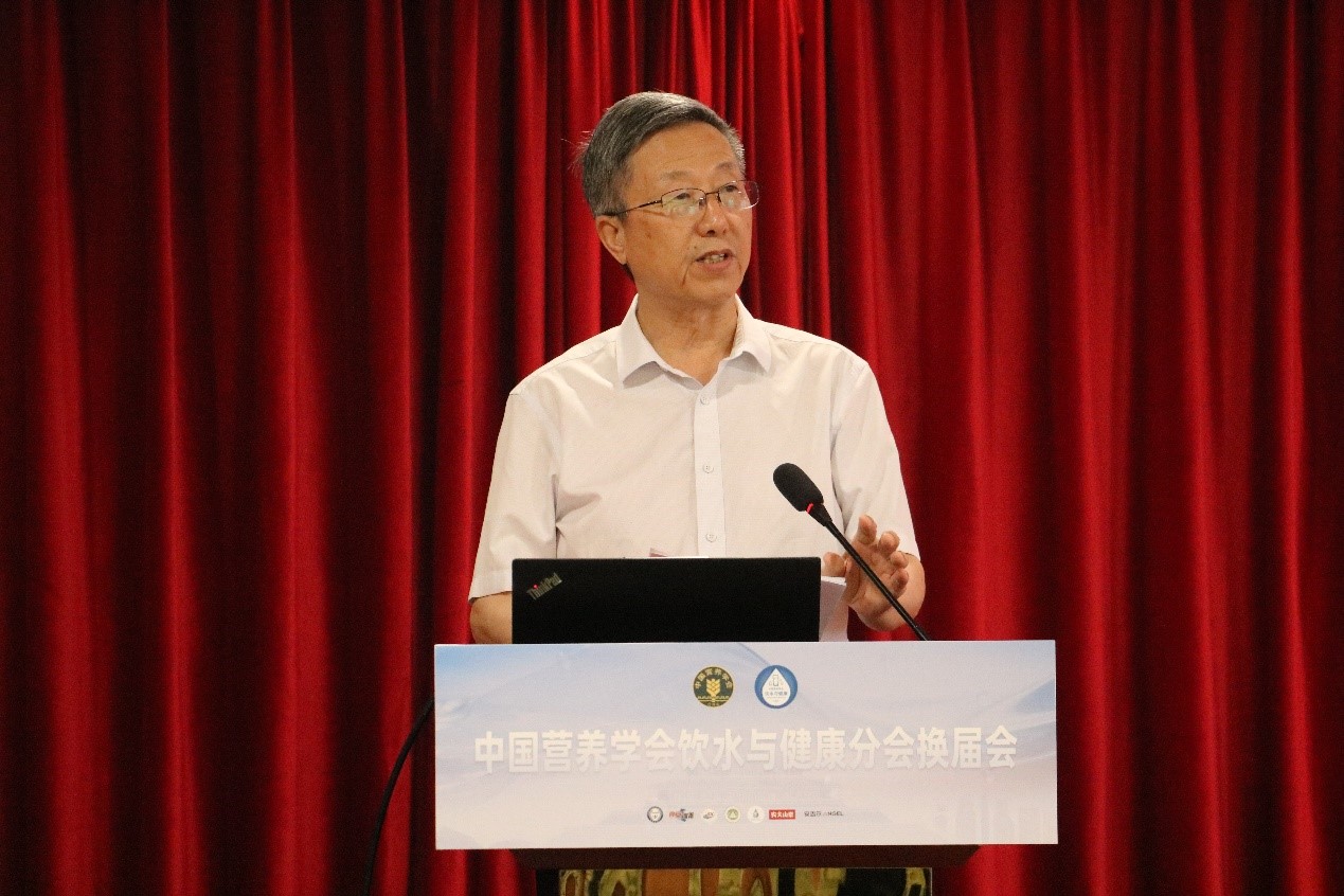 中国营养学会常务副理事长马爱国教授讲话.jpg