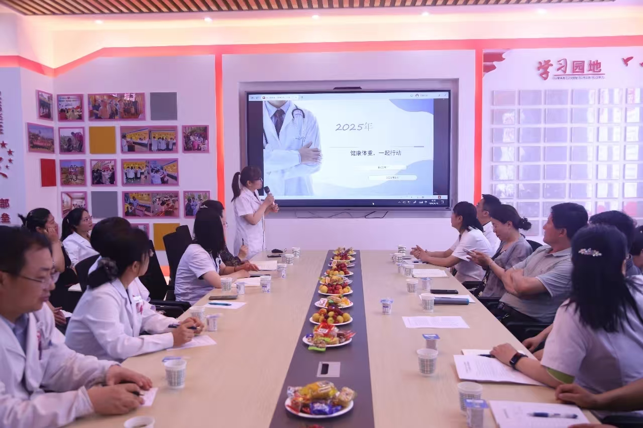 榆林市榆阳区妇幼保健院丨开展2025年全民营养周主题宣传活动 (4).jpg
