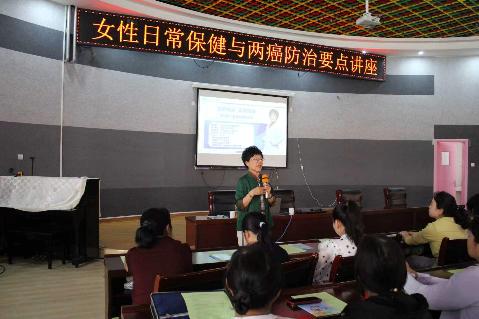 常务委员杜玲教授走进洲县四幼.jpg