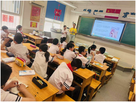西安市儿童医院丨安瑶于长安路社区卫生服务中心（碑林区振兴路小学）为2-3年级学生讲授关于“健康饮食 合理膳食”相关知识讲座 (2).png