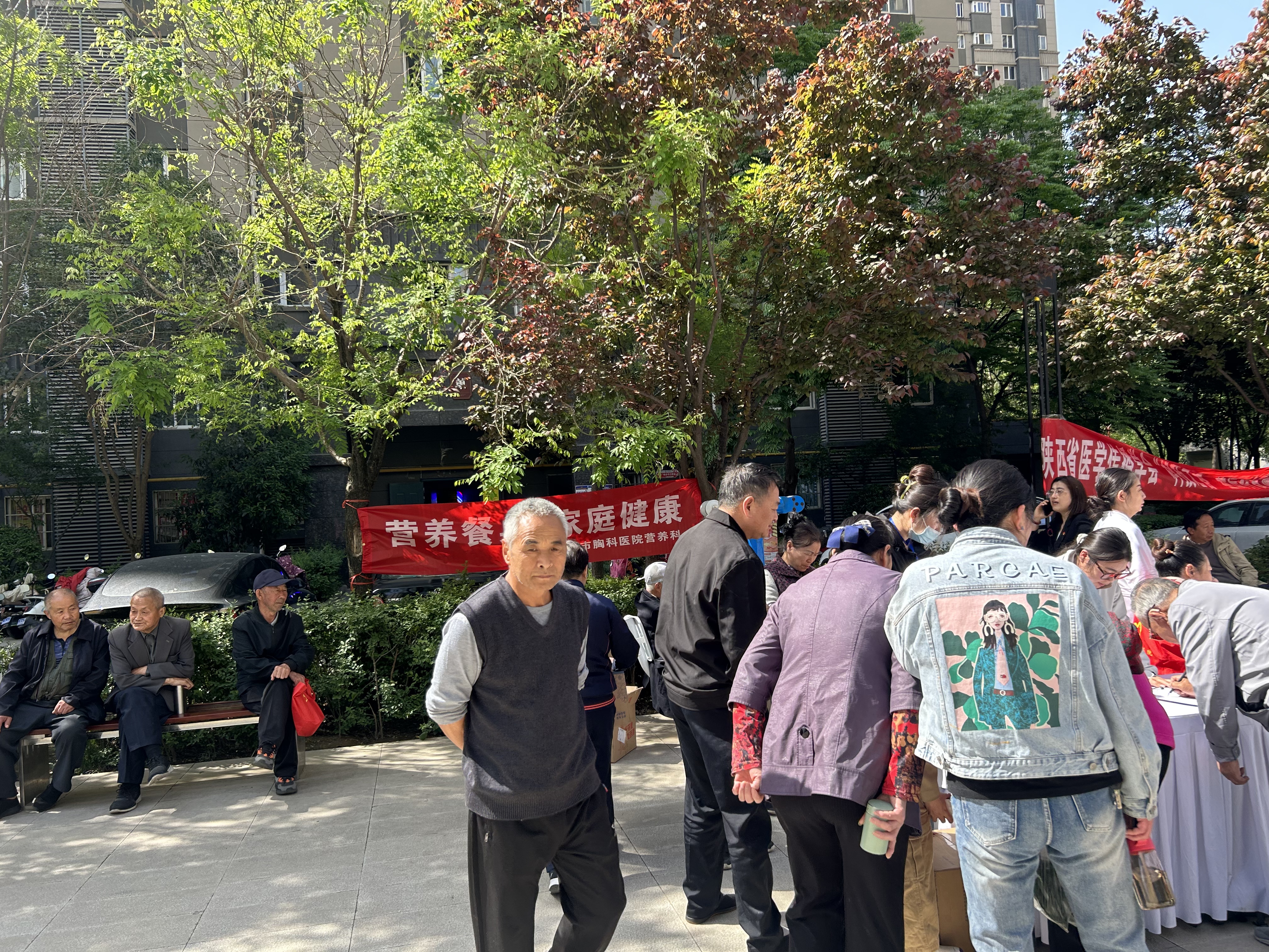 陕西省营养学会肿瘤营养分会5月18日在金滹沱社区开展健康义诊活动.jpg