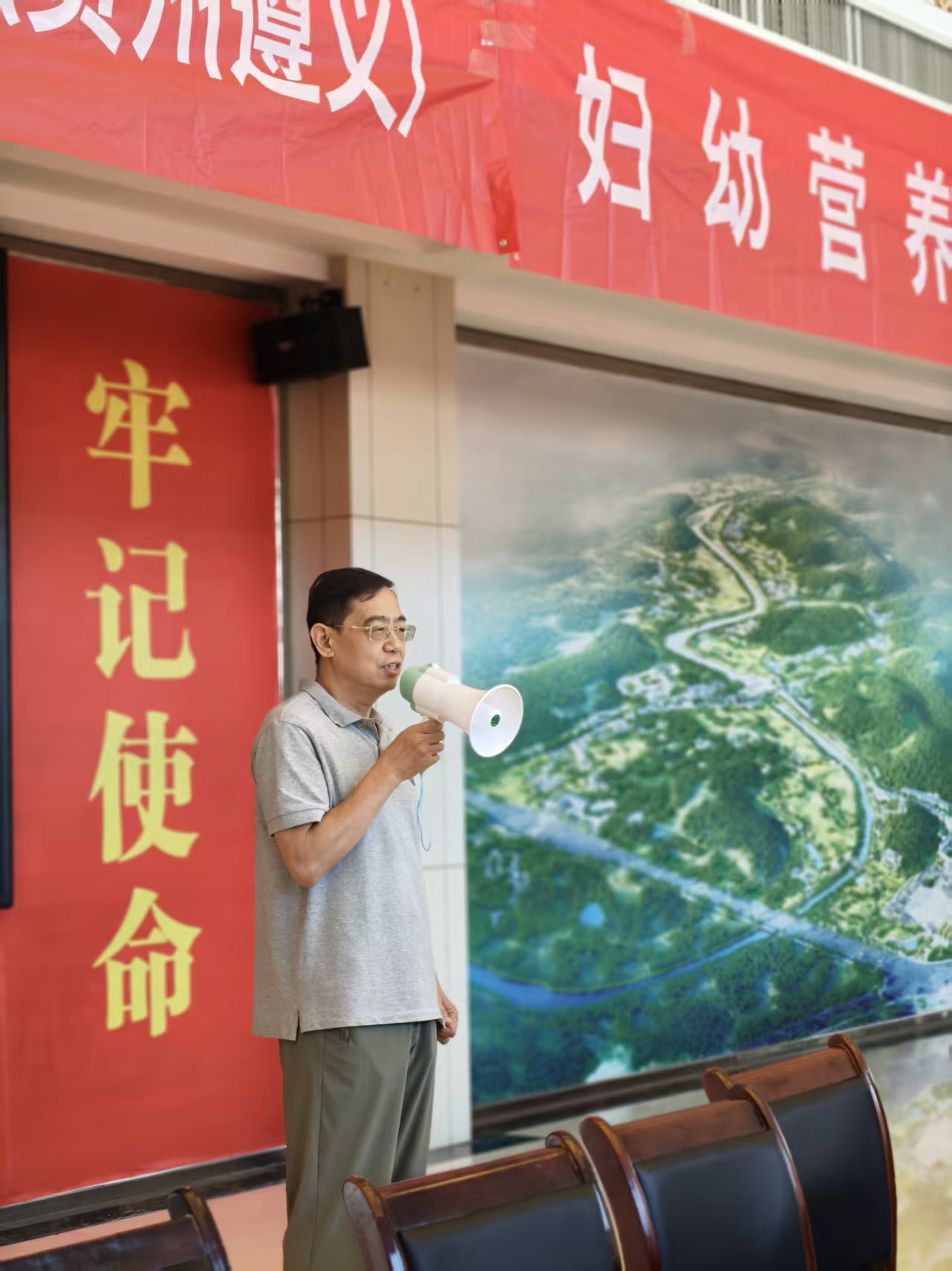 图二 妇幼营养科普宣传与义诊活动前主任委员汪之顼教授做动员讲话.jpg