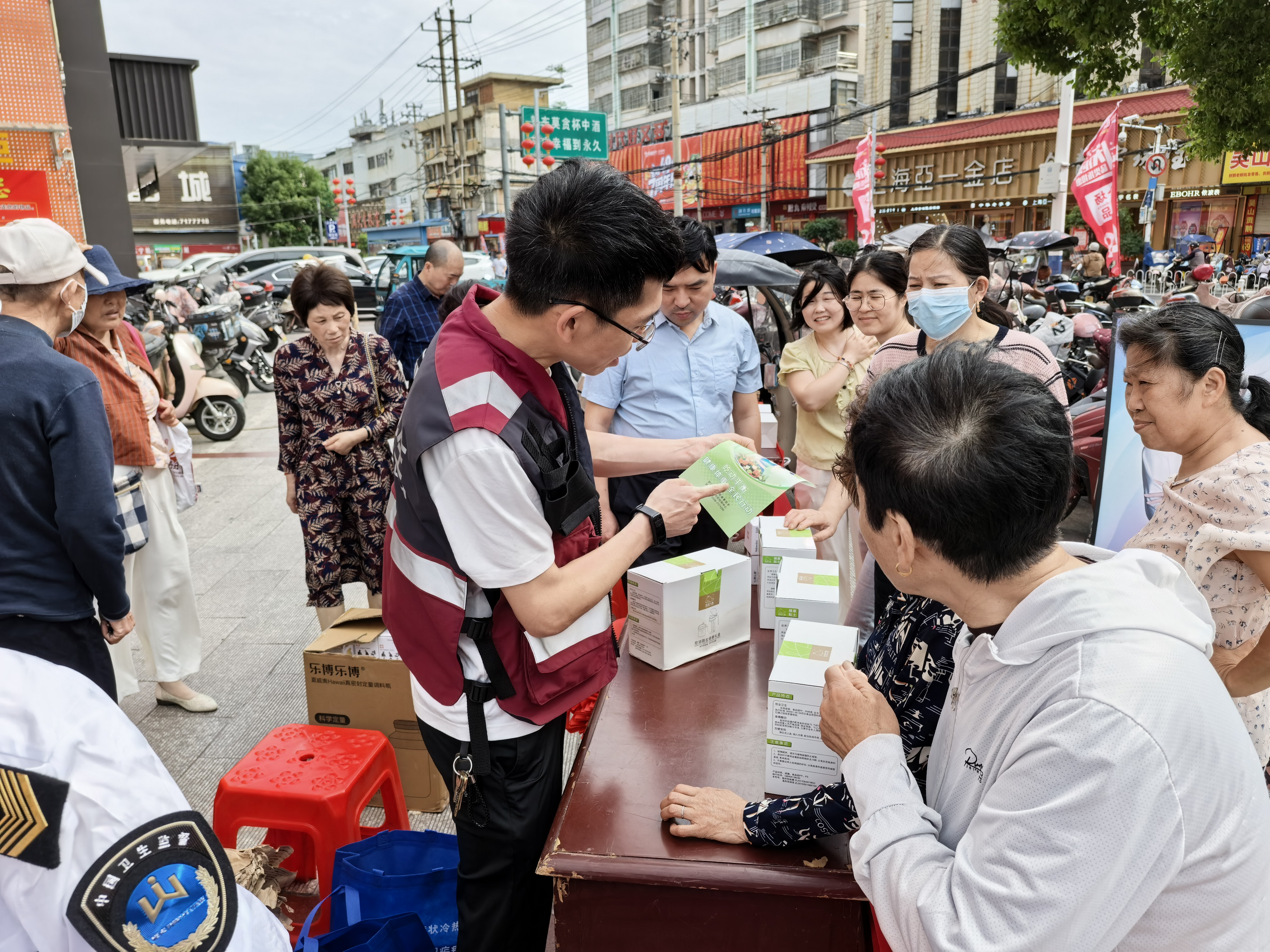 5月18日+望江县世纪华联超市咨询活动.jpg